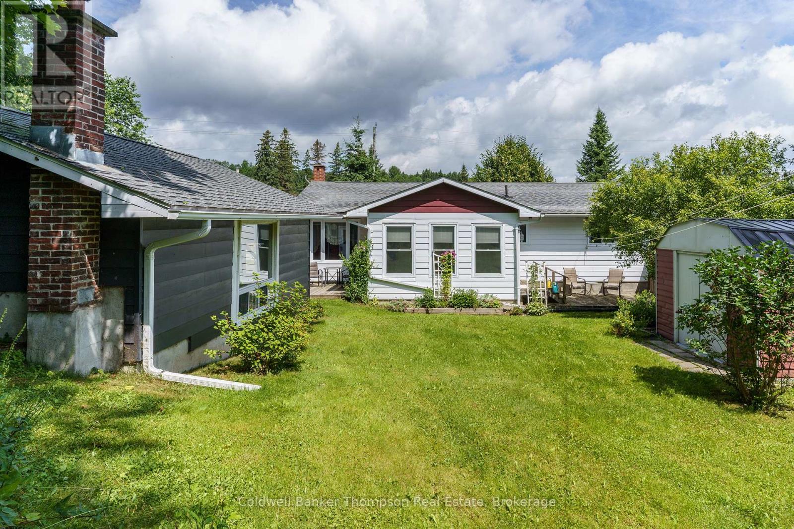 234 Yonge Street, Burk's Falls, Ontario  P0A 1C0 - Photo 4 - X12078423