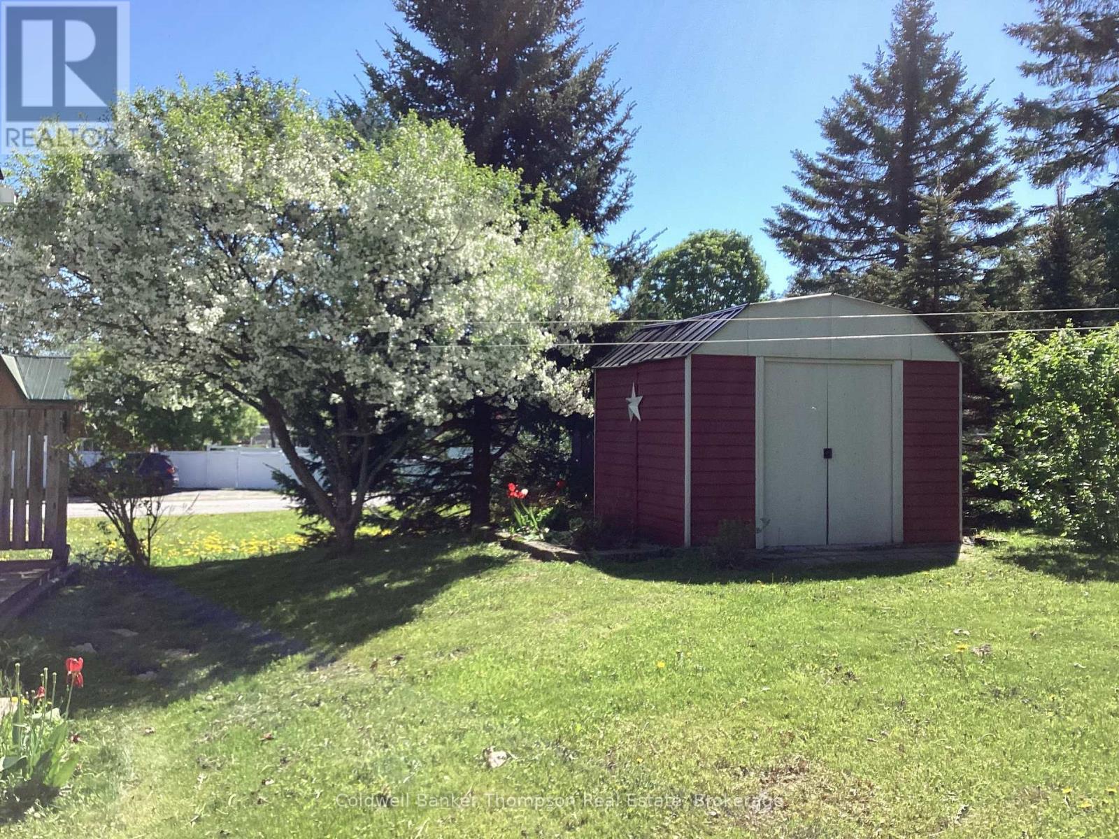 234 Yonge Street, Burk's Falls, Ontario  P0A 1C0 - Photo 6 - X12078423