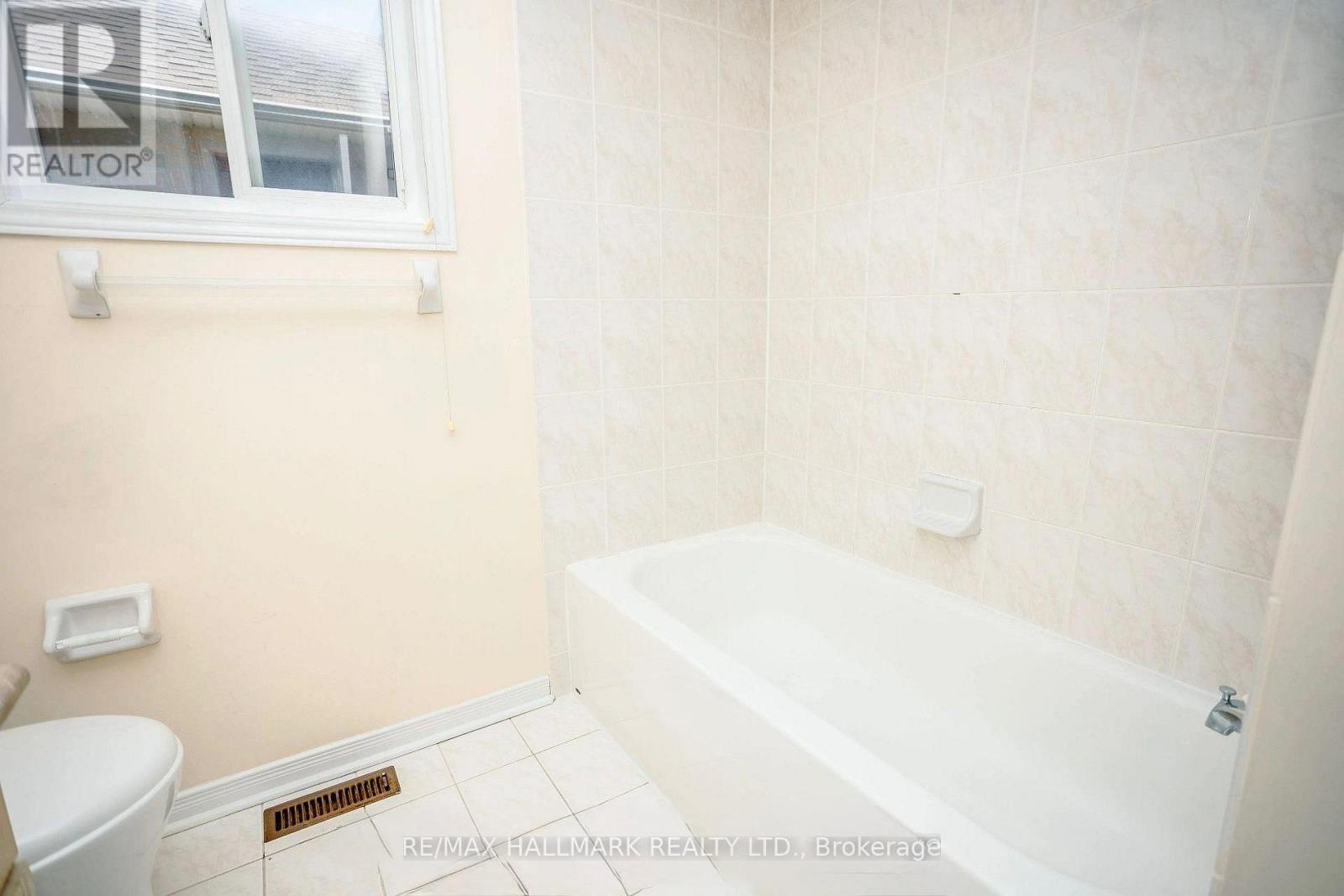 384 Flagstone Way, Newmarket, Ontario  L3X 2R3 - Photo 10 - N12774174