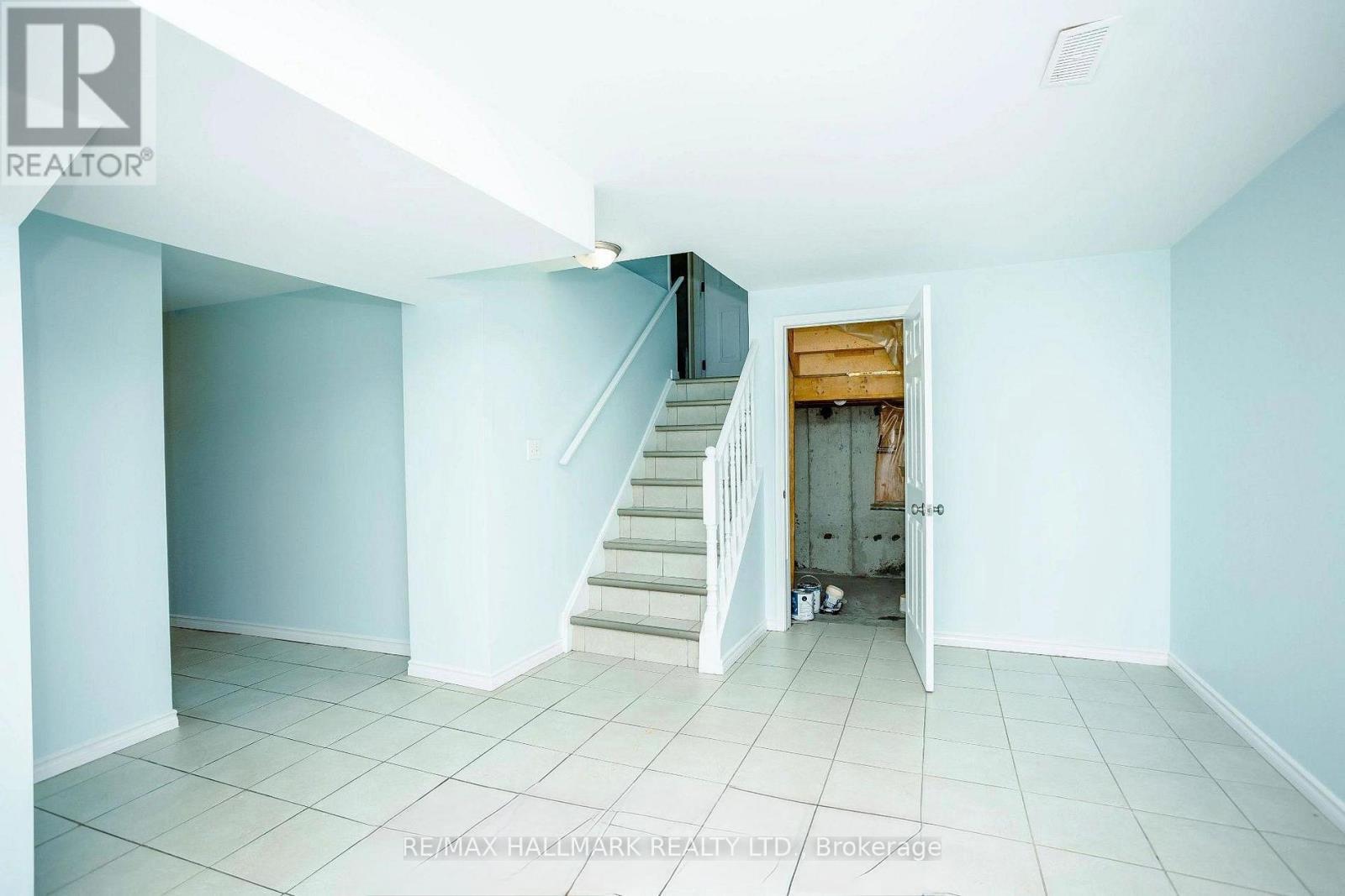 Basement Apartment - 384 Flagtone Way, Newmarket, Ontario  L3X 2R3 - Photo 4 - N12774226