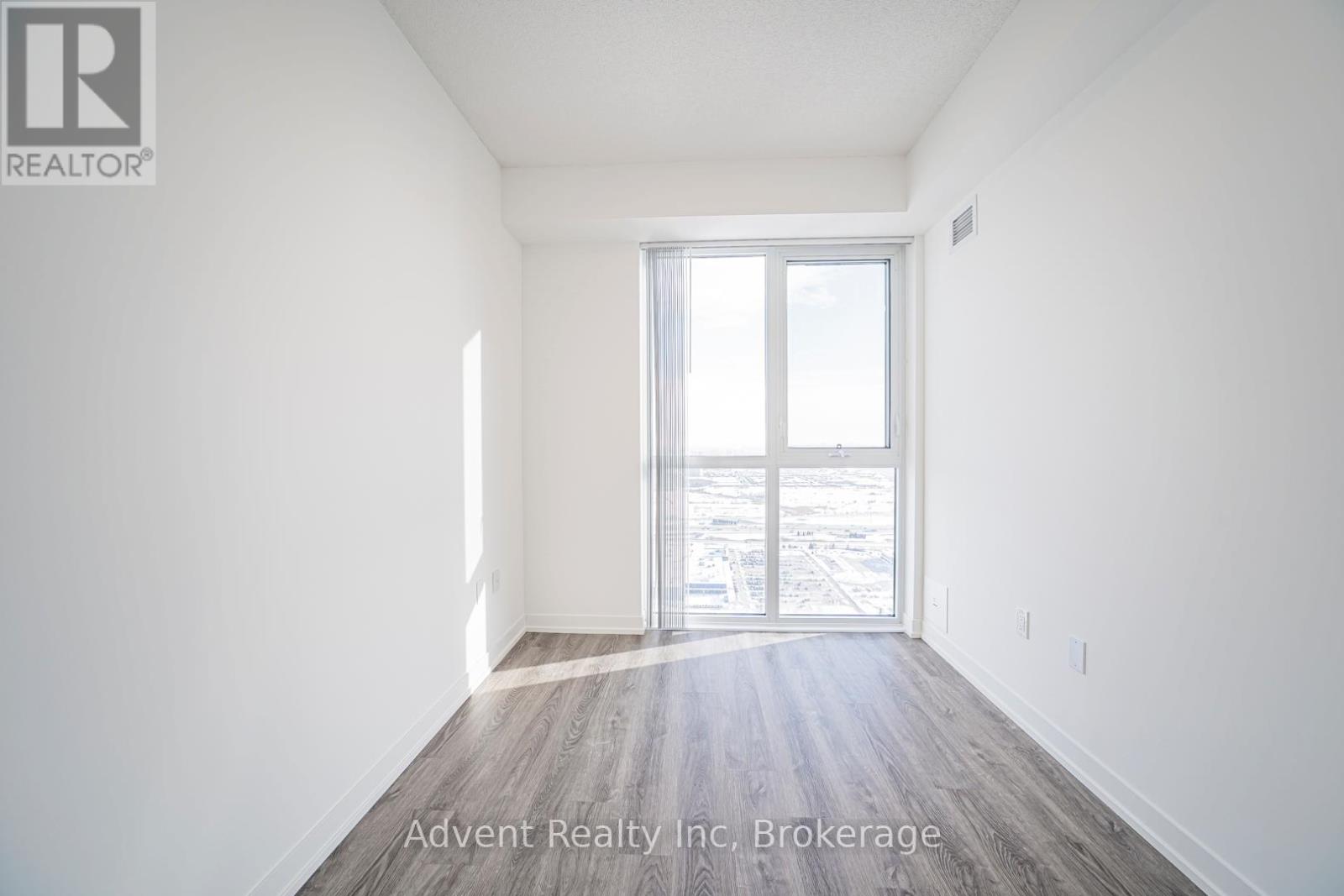 5512 - 8 Interchange Way, Vaughan, Ontario  L4K 0R2 - Photo 10 - N12775020