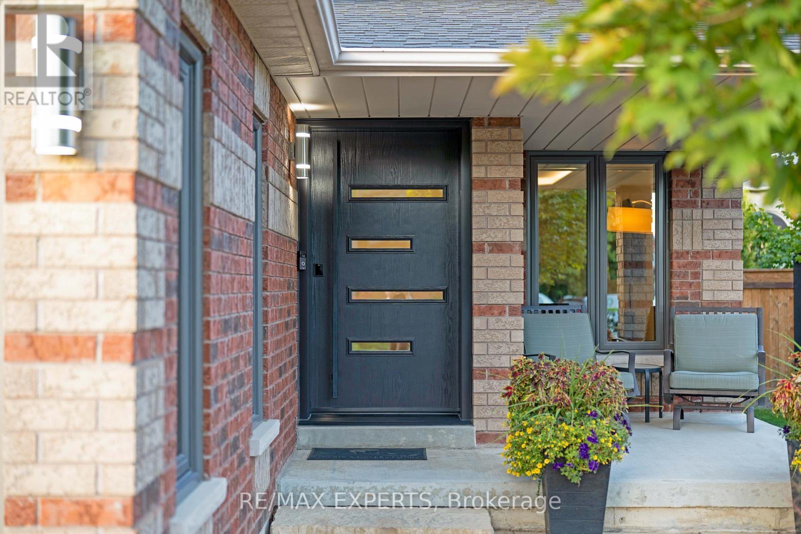 18 Flintwood Avenue, Caledon, Ontario  L7E 2W3 - Photo 4 - W12775006