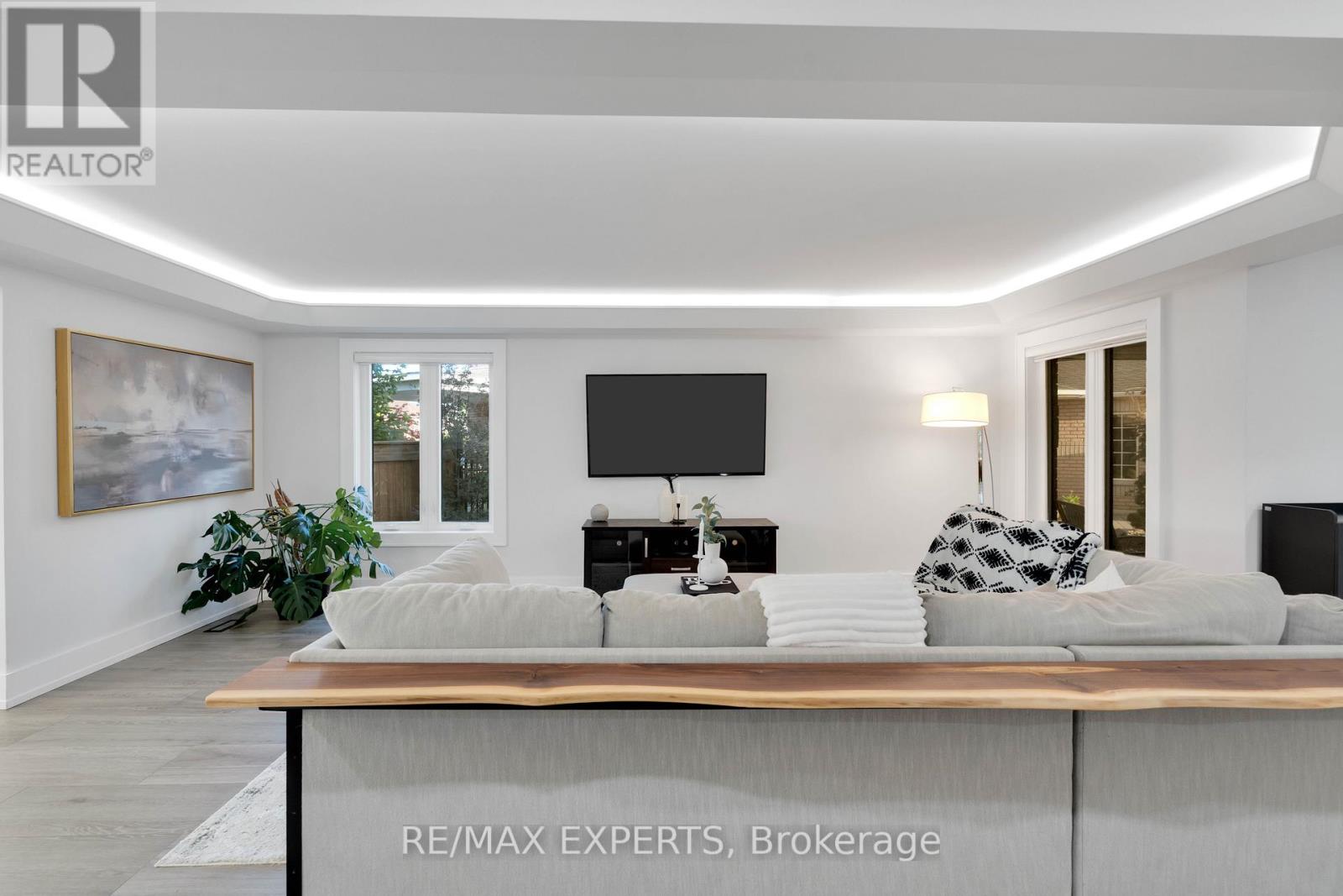 18 Flintwood Avenue, Caledon, Ontario  L7E 2W3 - Photo 7 - W12775006