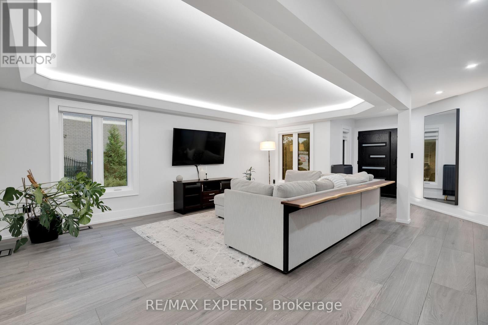 18 Flintwood Avenue, Caledon, Ontario  L7E 2W3 - Photo 8 - W12775006