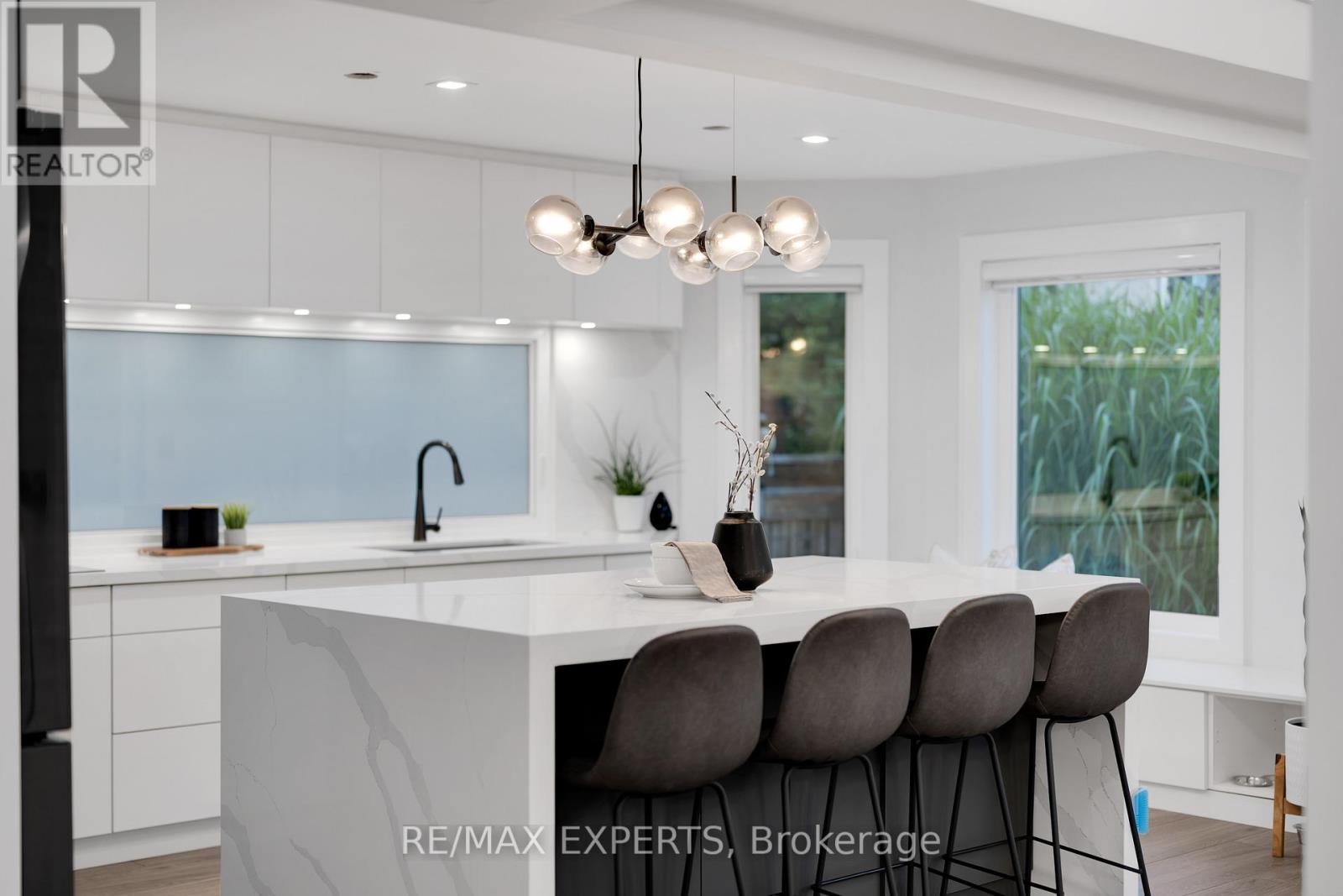 18 Flintwood Avenue, Caledon, Ontario  L7E 2W3 - Photo 9 - W12775006