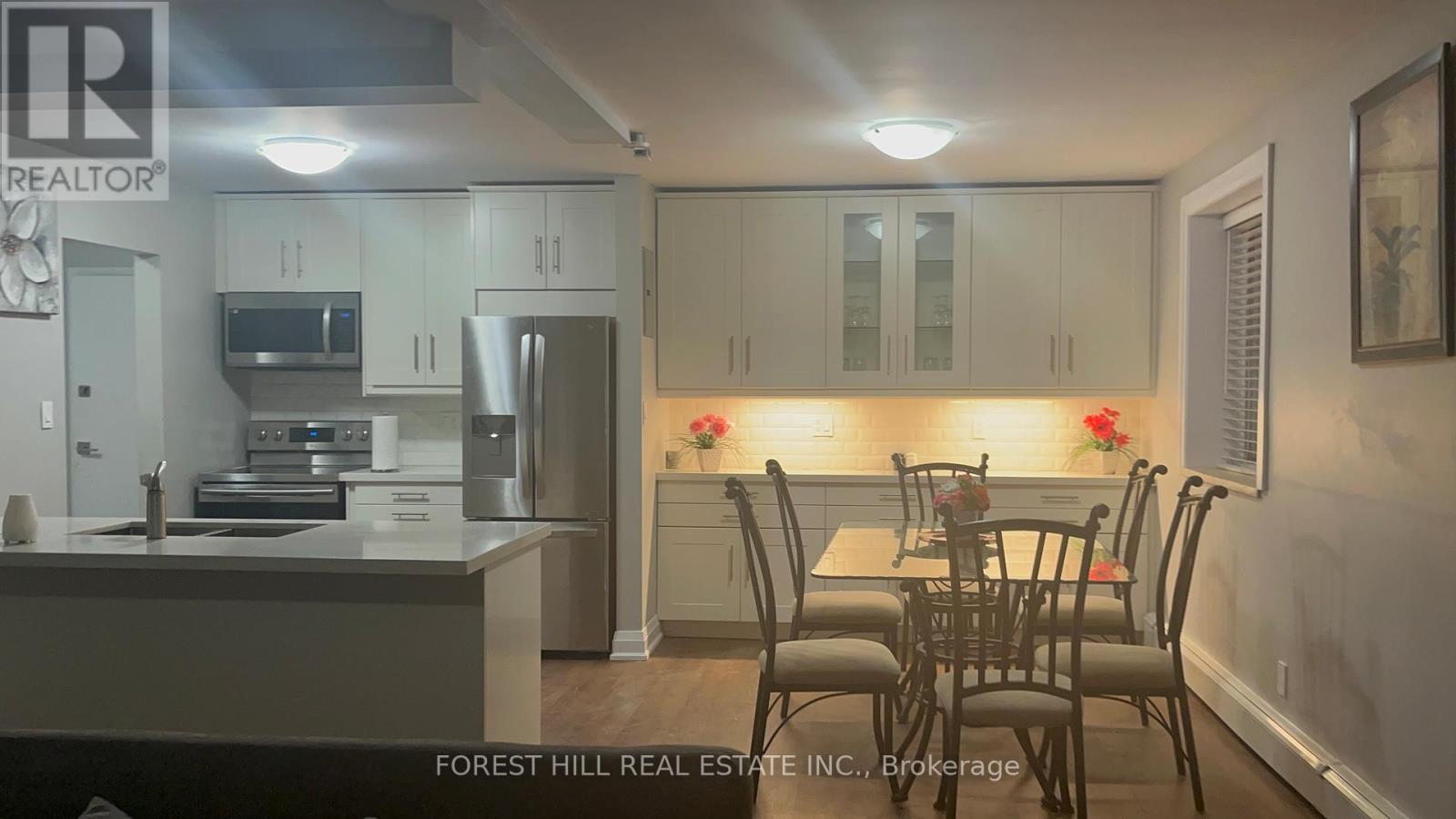 4 - 2128 Ghent Avenue, Burlington, Ontario  L7L 5B9 - Photo 2 - W12775090