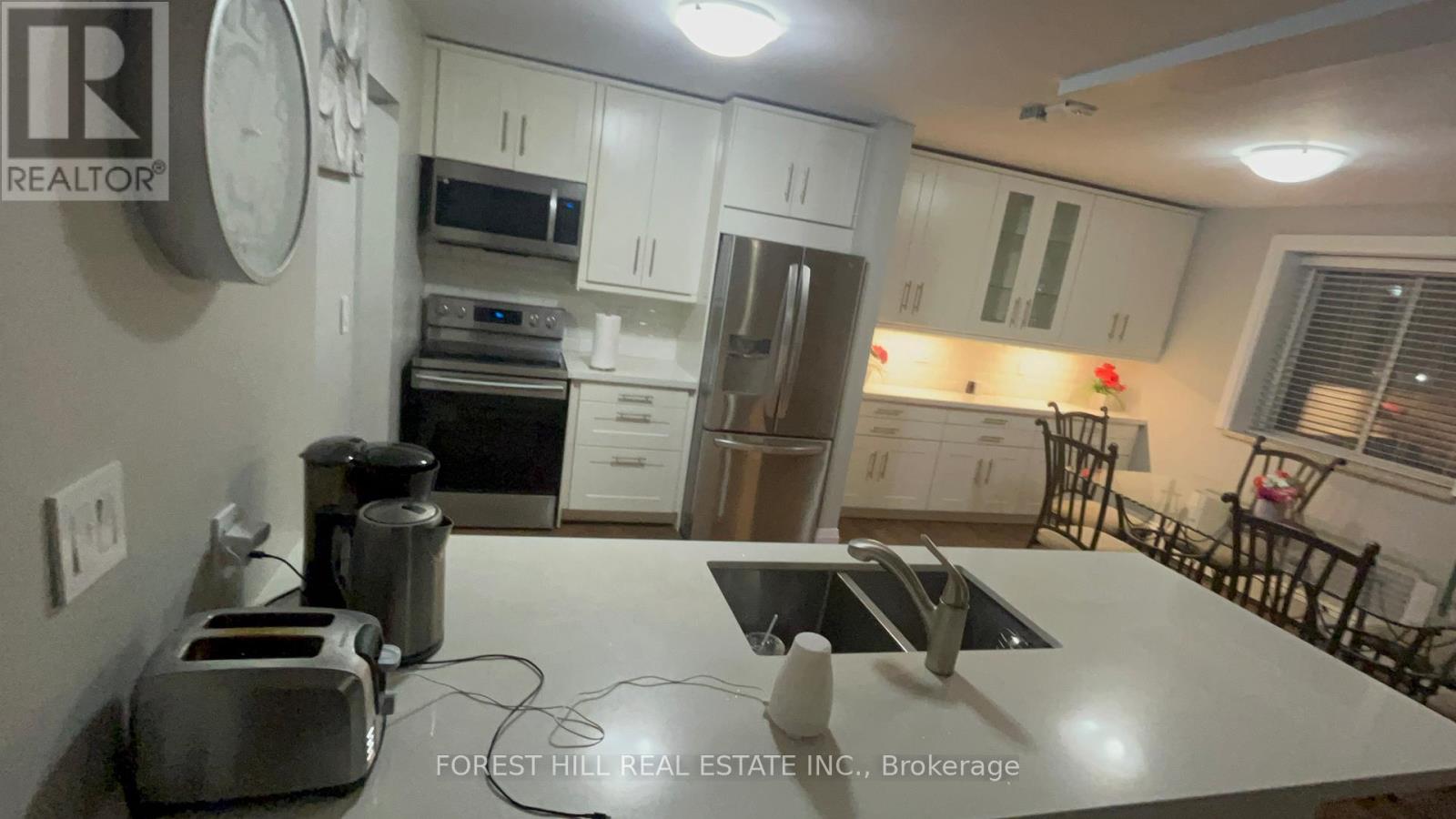 4 - 2128 Ghent Avenue, Burlington, Ontario  L7L 5B9 - Photo 4 - W12775090