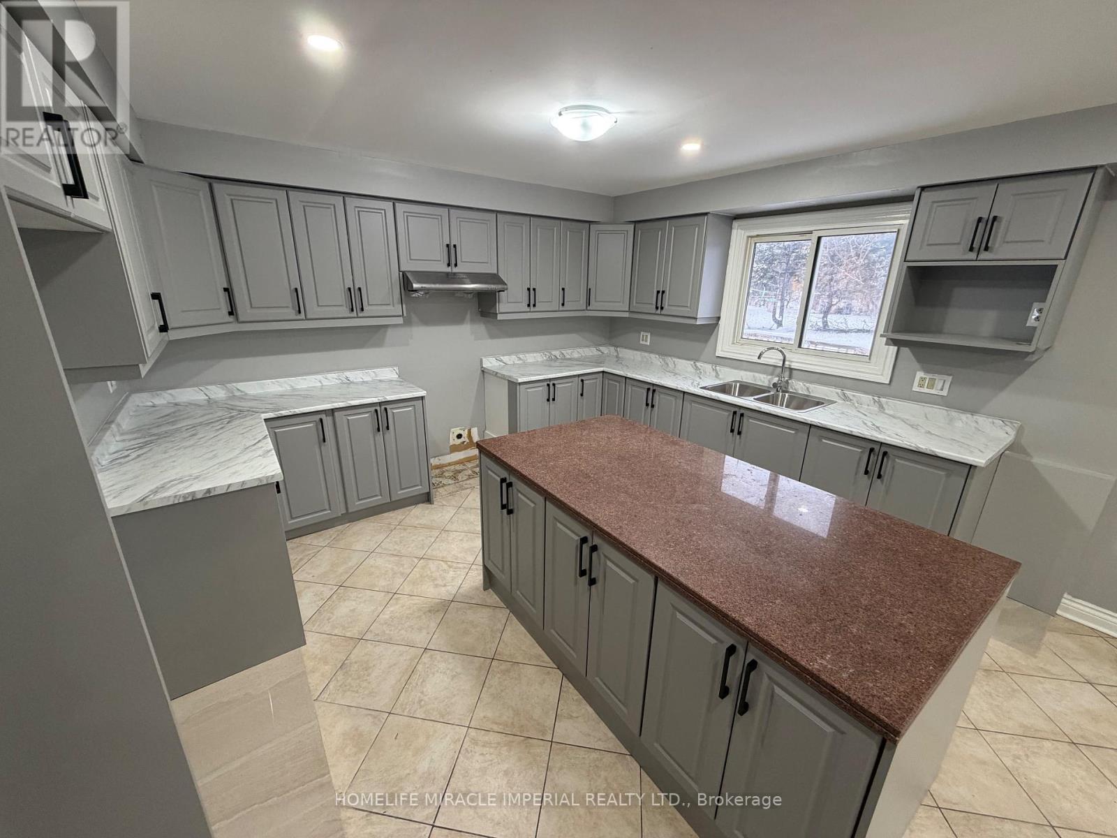 4 Bellini Avenue, Brampton, Ontario  L6P 0X7 - Photo 2 - W12775110