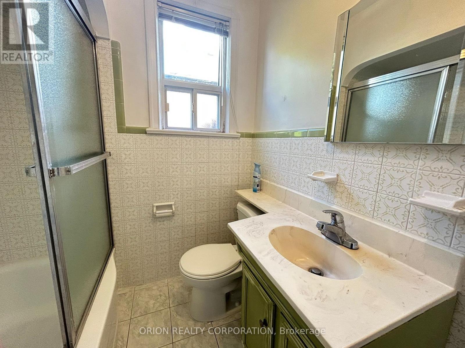 252 Viewmount Avenue, Toronto, Ontario  M6B 1V2 - Photo 12 - W12775116