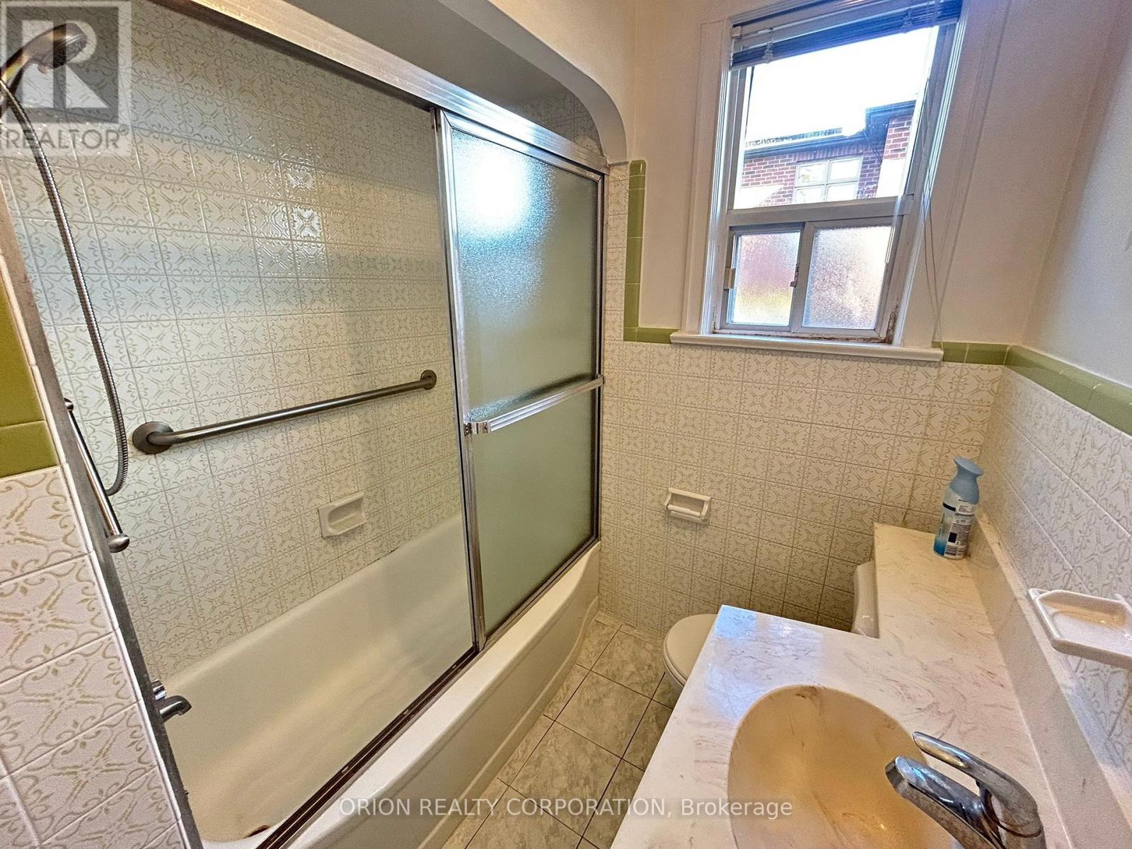 252 Viewmount Avenue, Toronto, Ontario  M6B 1V2 - Photo 13 - W12775116