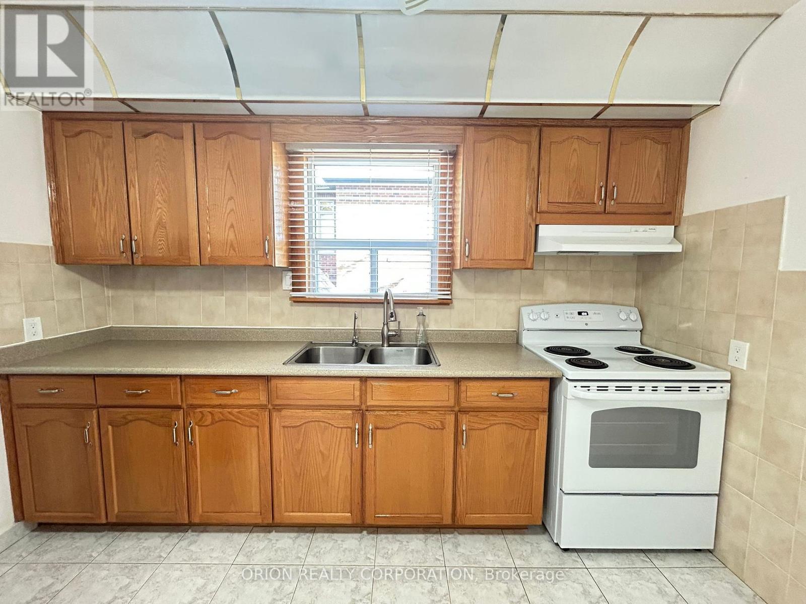 252 Viewmount Avenue, Toronto, Ontario  M6B 1V2 - Photo 9 - W12775116