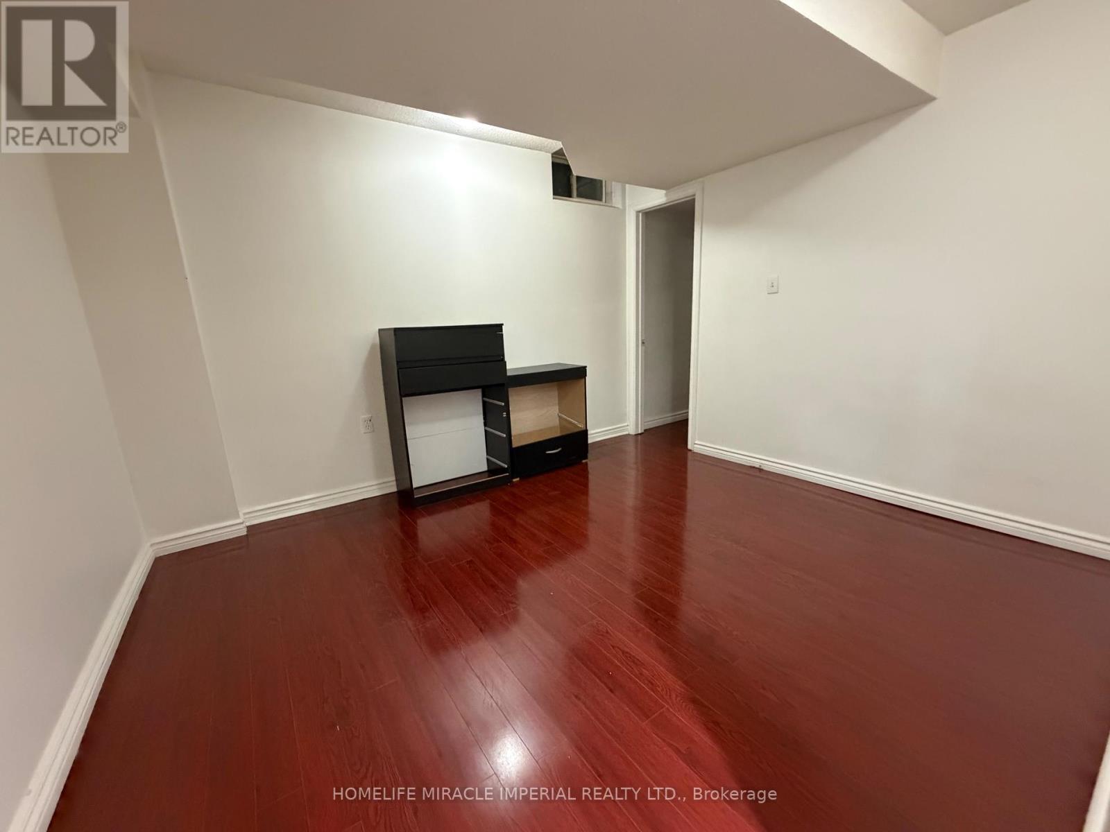 2 Attview Crescent, Brampton, Ontario  L6P 2R6 - Photo 4 - W12775122