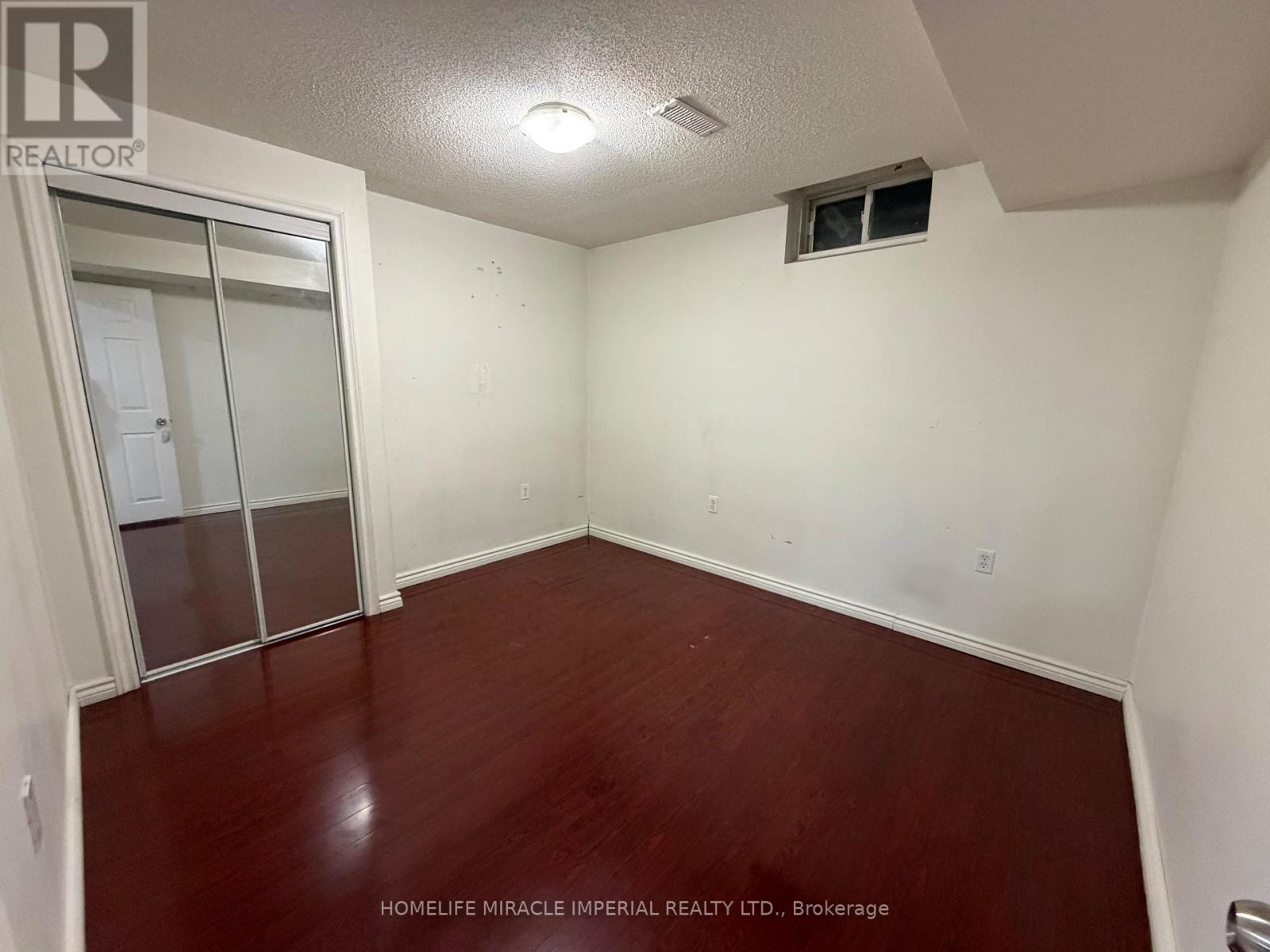 2 Attview Crescent, Brampton, Ontario  L6P 2R6 - Photo 5 - W12775122