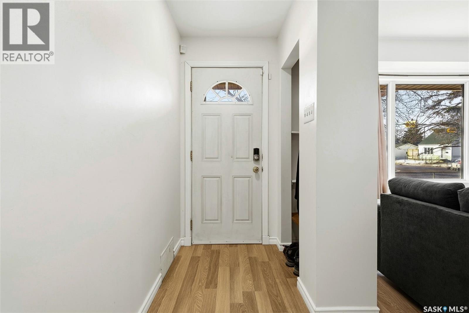 4124 4th Avenue, Regina, Saskatchewan  S4T 0H5 - Photo 3 - SK028243