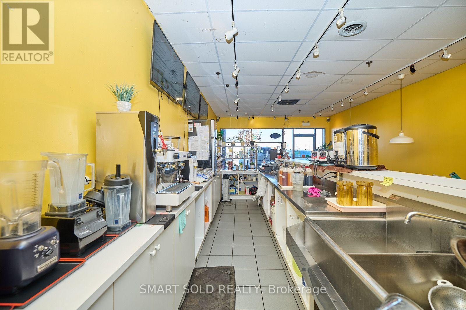 A14 - 210 Glendale Avenue, St. Catharines, Ontario  L2T 3Y6 - Photo 12 - X12775036