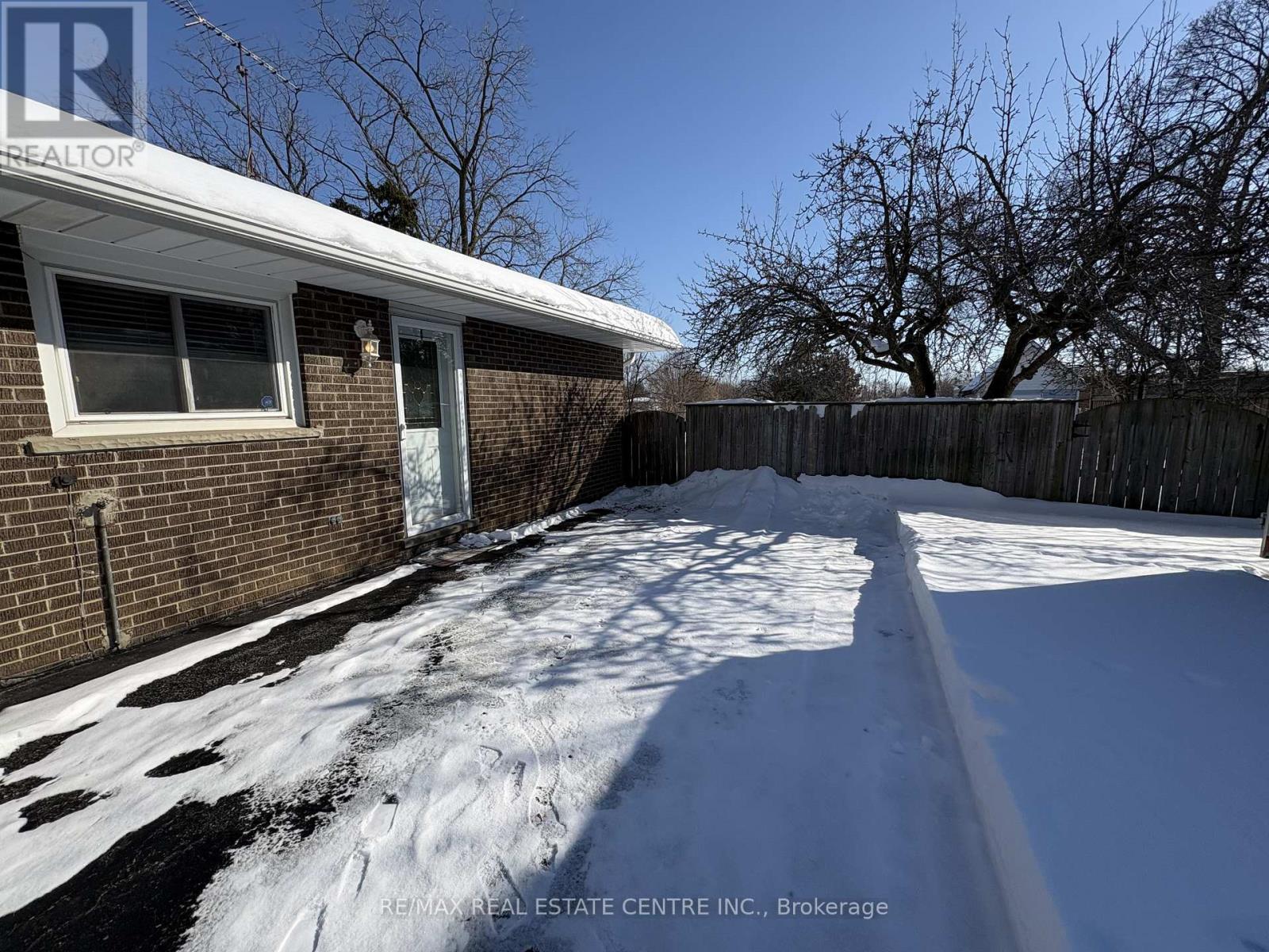 260 Sydney Street, Milton, Ontario  L9T 1E1 - Photo 4 - W12509330