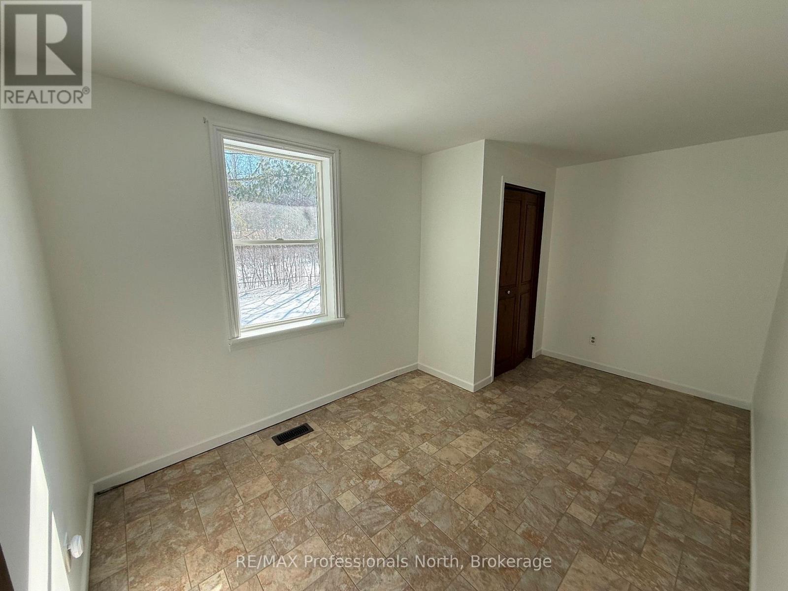 16 Anson Street, Minden Hills, Ontario  K0M 2K0 - Photo 10 - X12775386