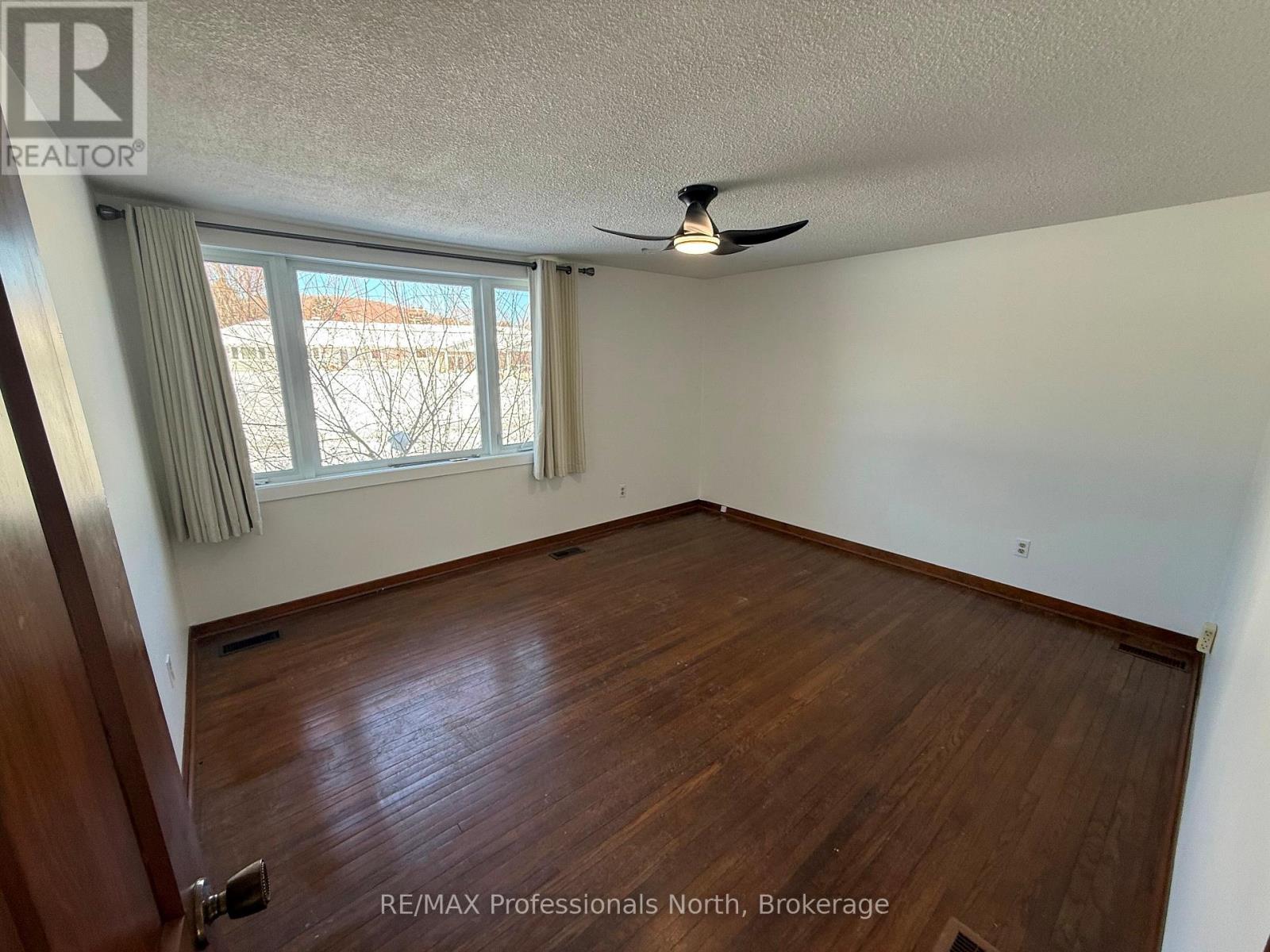 16 Anson Street, Minden Hills, Ontario  K0M 2K0 - Photo 11 - X12775386