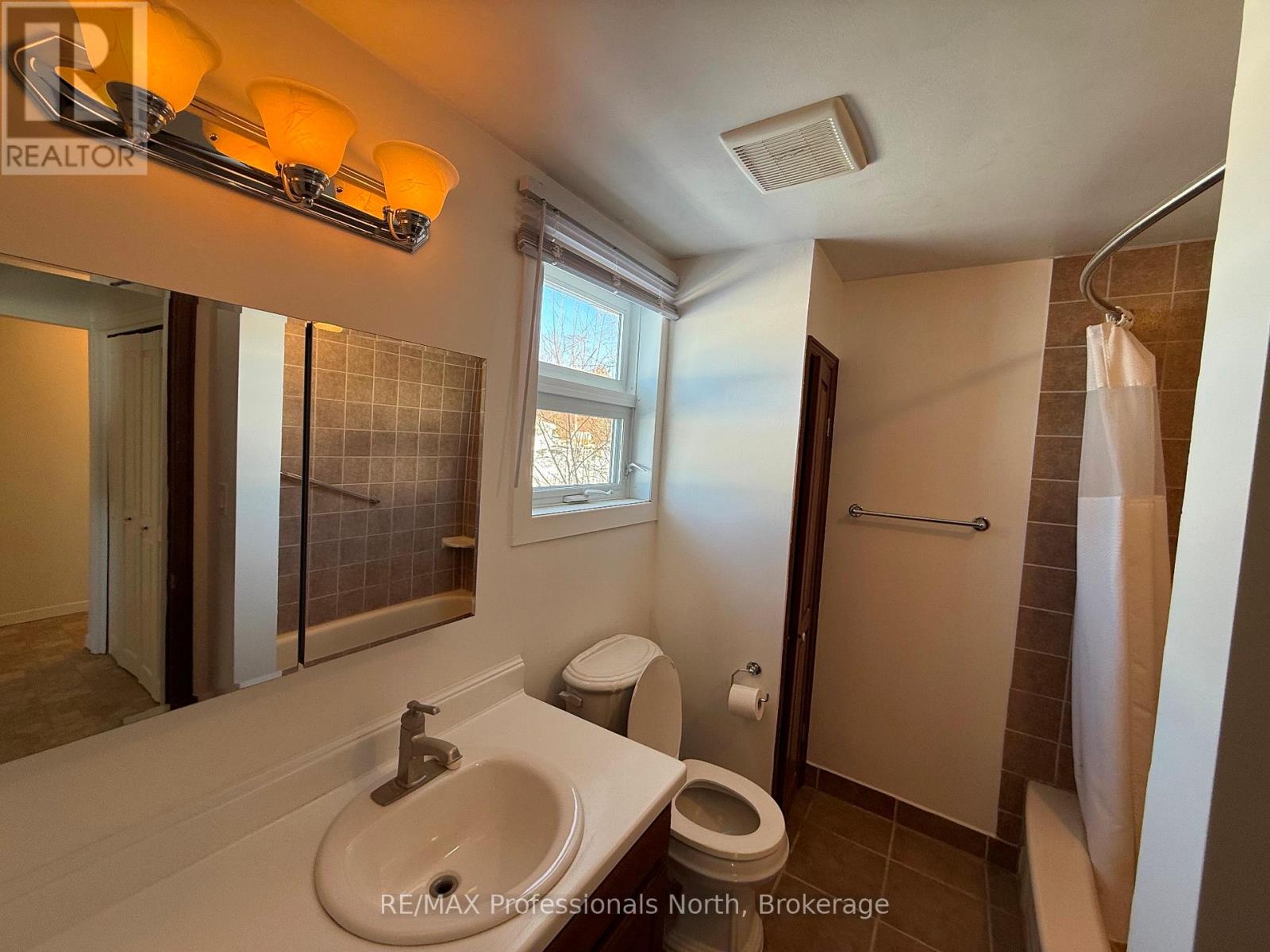 16 Anson Street, Minden Hills, Ontario  K0M 2K0 - Photo 12 - X12775386