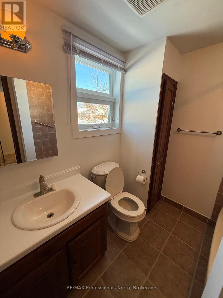 16 Anson Street, Minden Hills, Ontario  K0M 2K0 - Photo 14 - X12775386