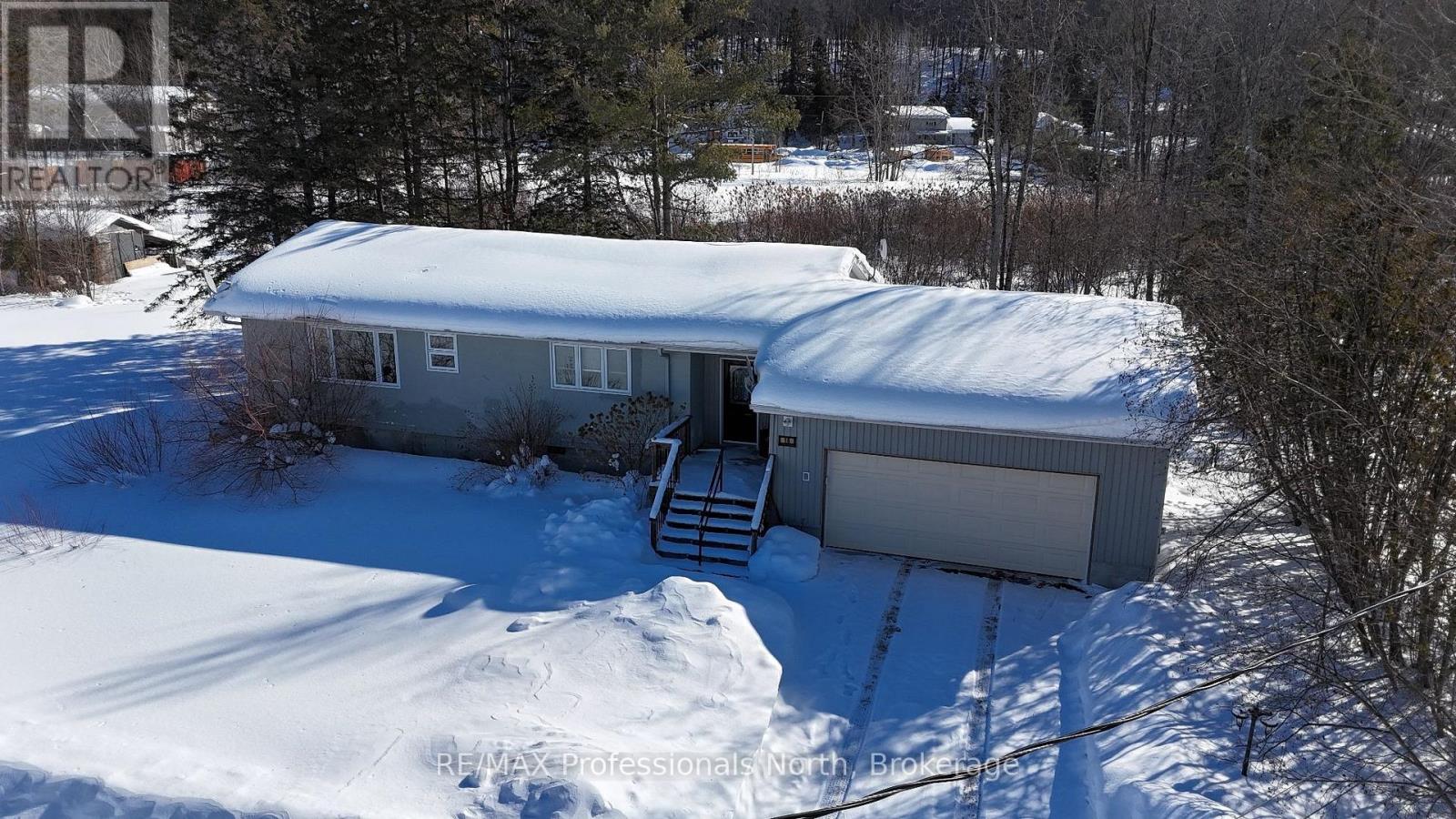 16 Anson Street, Minden Hills, Ontario  K0M 2K0 - Photo 2 - X12775386