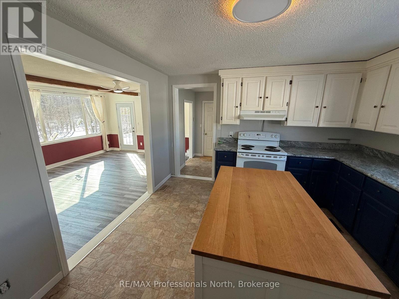 16 Anson Street, Minden Hills, Ontario  K0M 2K0 - Photo 9 - X12775386