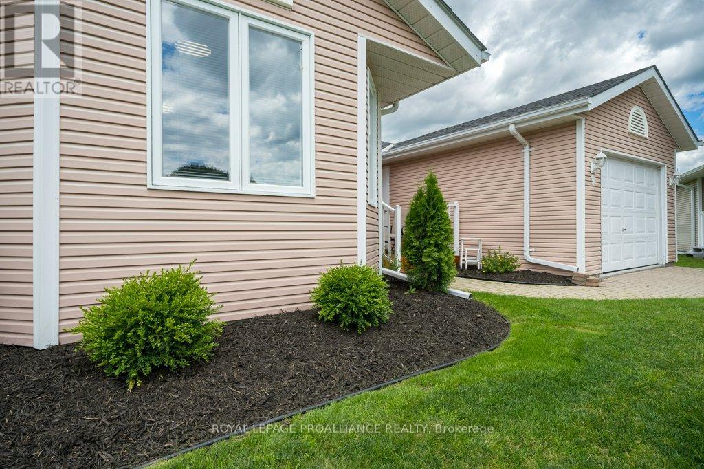 9 Quaker Court, Prince Edward County (Wellington Ward), Ontario  K0K 3L0 - Photo 36 - X12775292