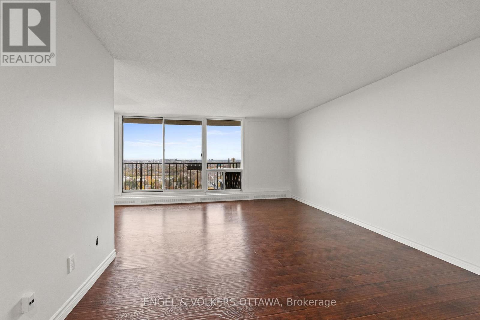 2001 - 665 Bathgate Drive, Ottawa, Ontario  K1K 3Y4 - Photo 4 - X12775198