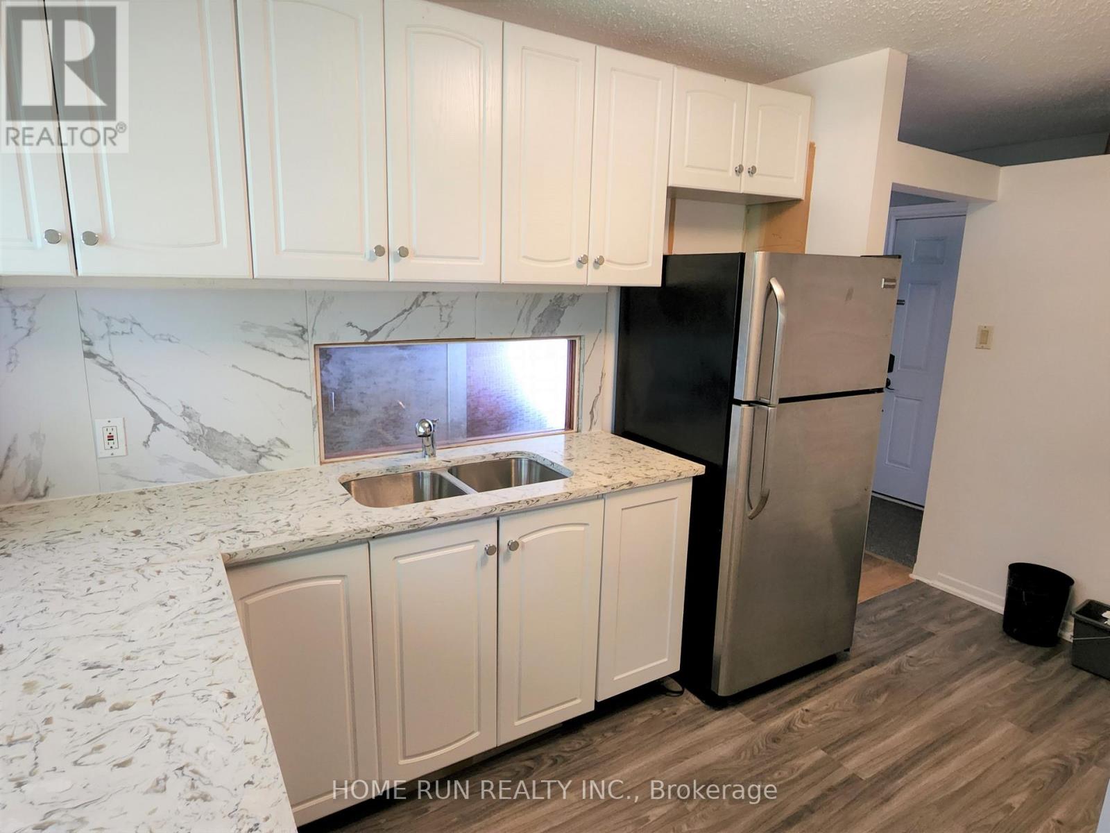 14 Greenwich Avenue, Ottawa, Ontario  K2E 5E6 - Photo 6 - X12775358