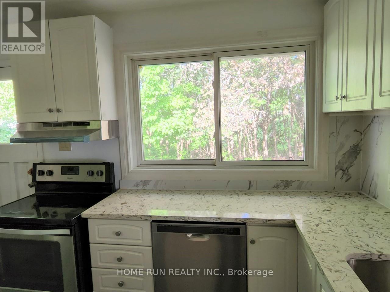 14 Greenwich Avenue, Ottawa, Ontario  K2E 5E6 - Photo 8 - X12775358