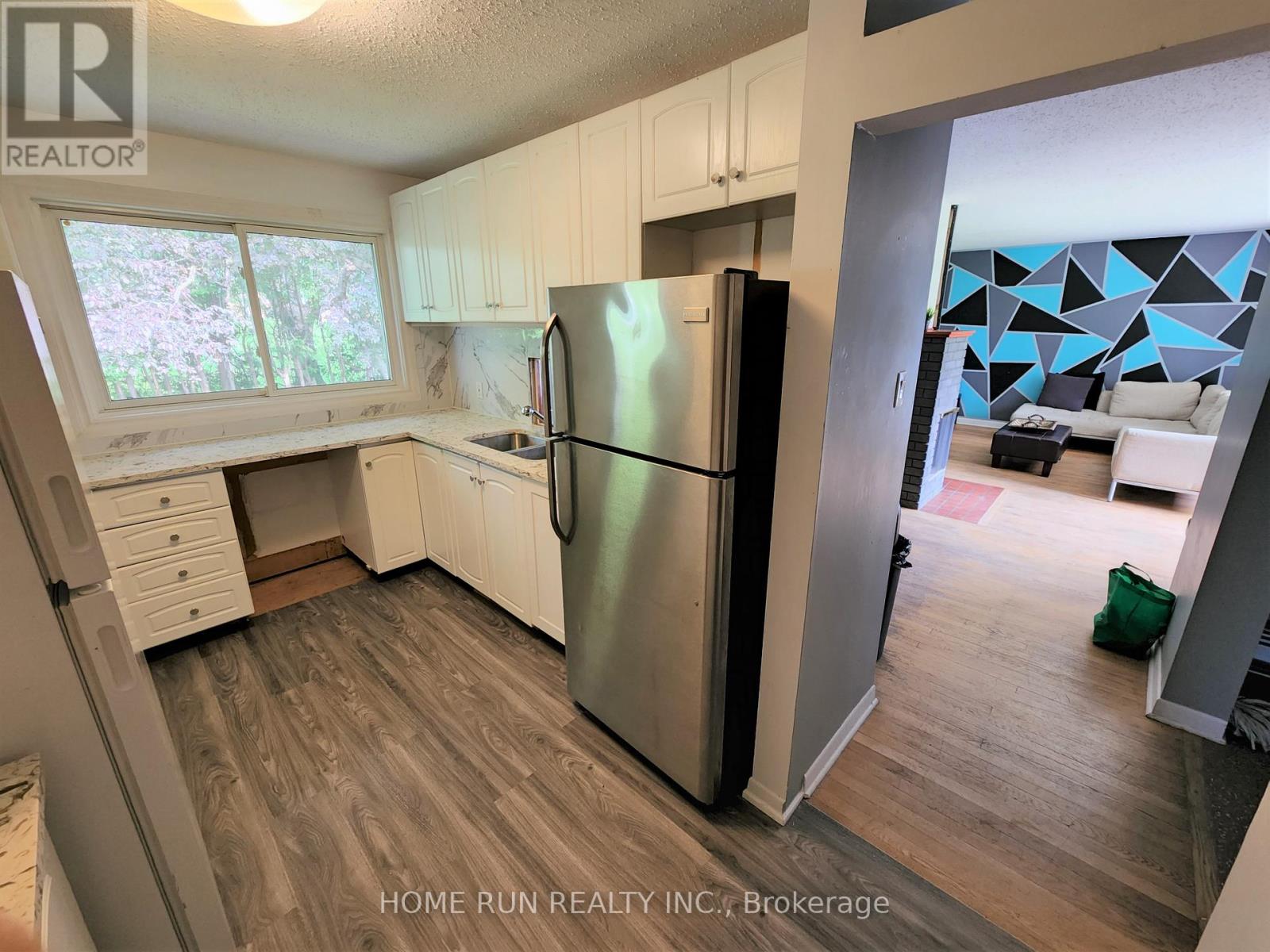 14 Greenwich Avenue, Ottawa, Ontario  K2E 5E6 - Photo 9 - X12775358