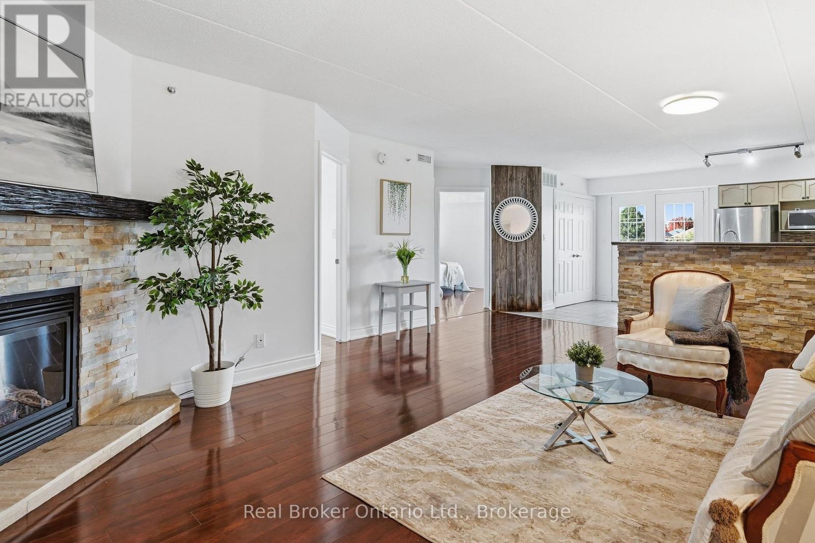 315 - 1480 Bishops Gate Nw, Oakville, Ontario  L6M 4N4 - Photo 4 - W12775174