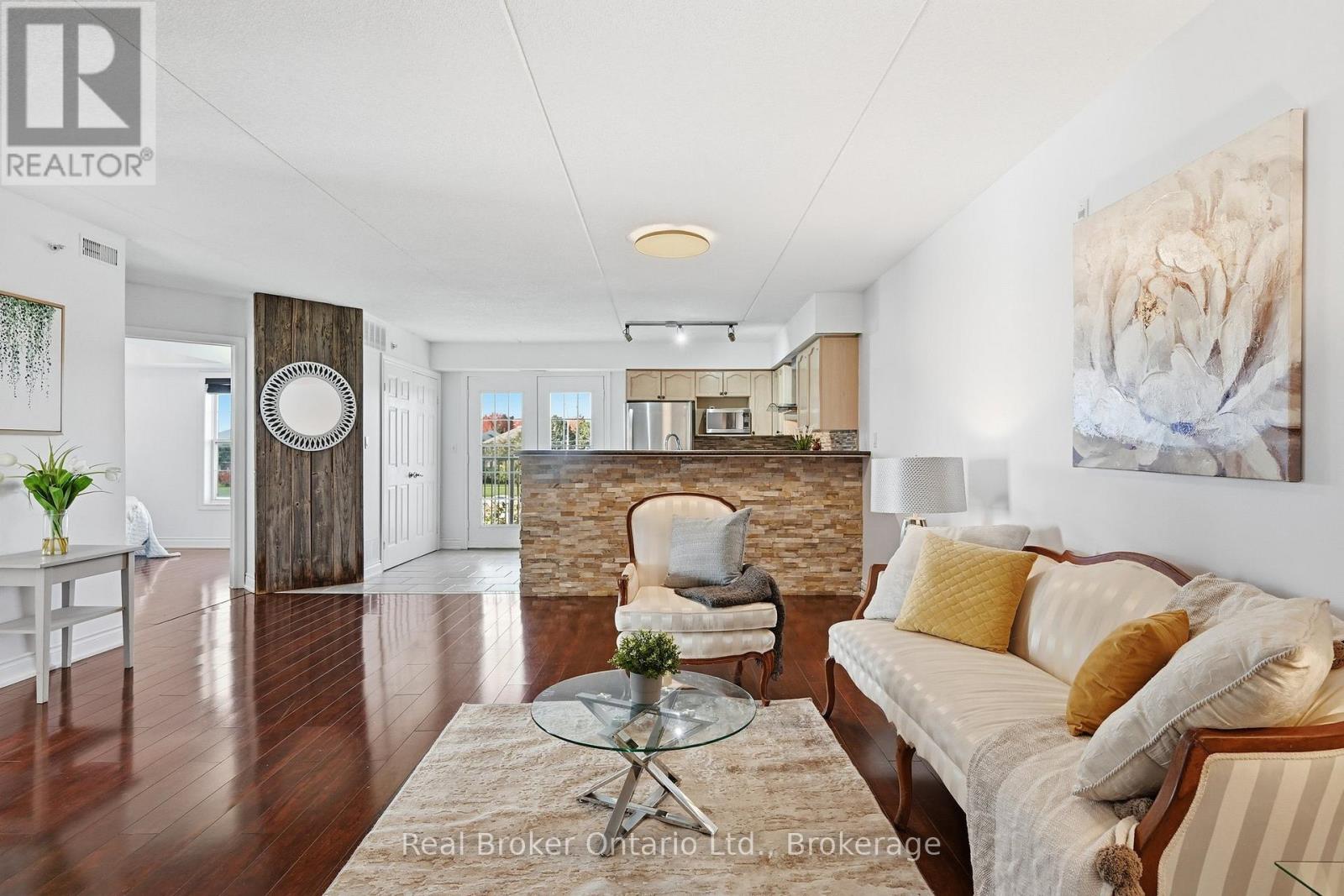 315 - 1480 Bishops Gate Nw, Oakville, Ontario  L6M 4N4 - Photo 5 - W12775174