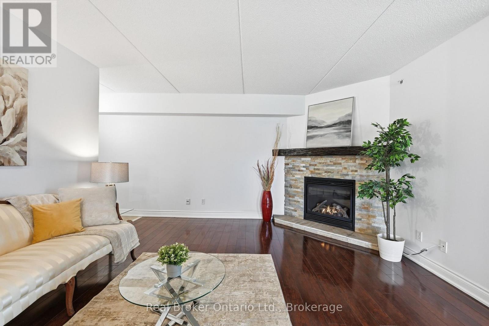 315 - 1480 Bishops Gate Nw, Oakville, Ontario  L6M 4N4 - Photo 8 - W12775174