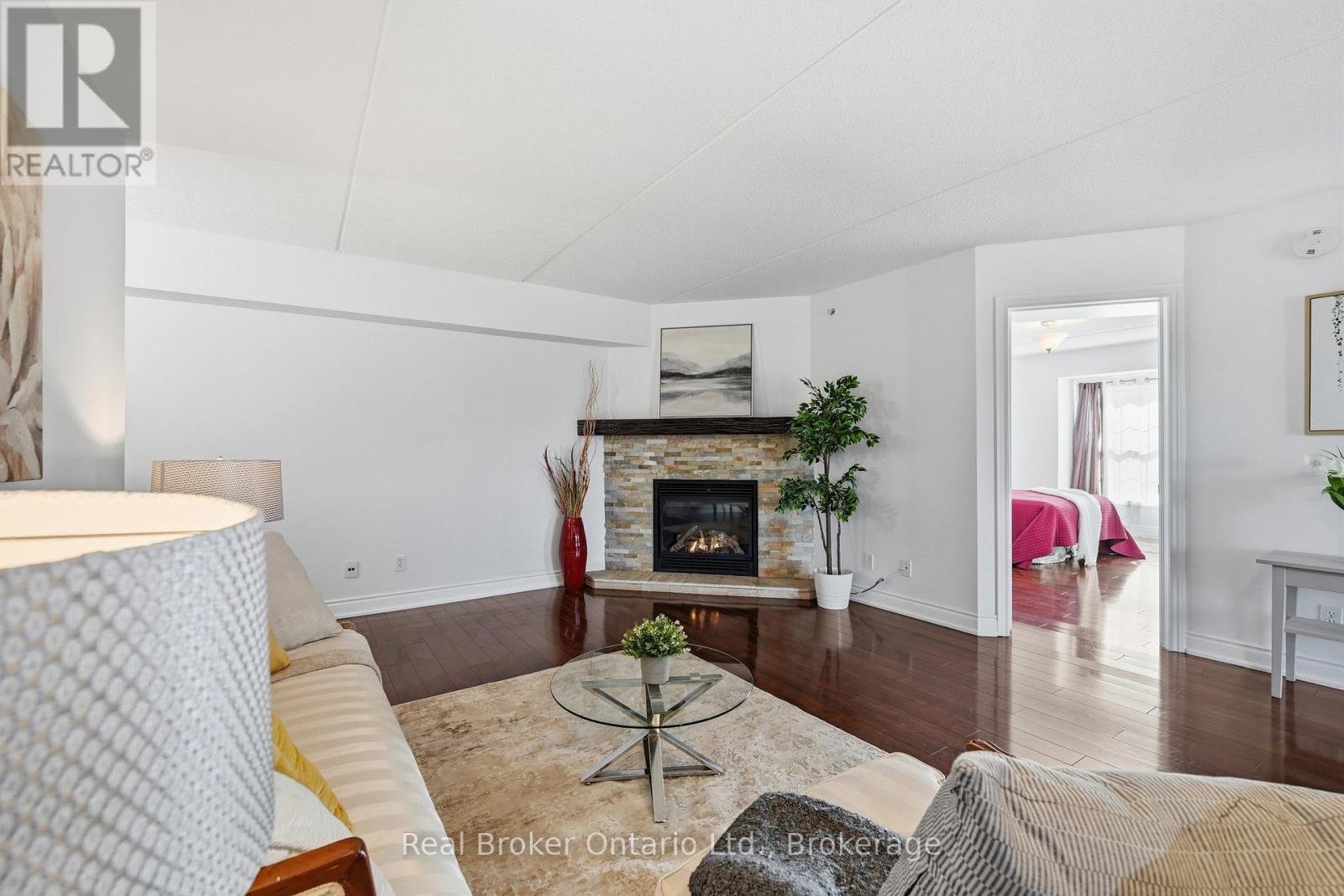 315 - 1480 Bishops Gate Nw, Oakville, Ontario  L6M 4N4 - Photo 9 - W12775174