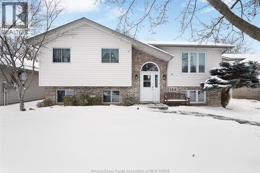 MLS# 26002900: 124 ROSEANN, Harrow, Canada