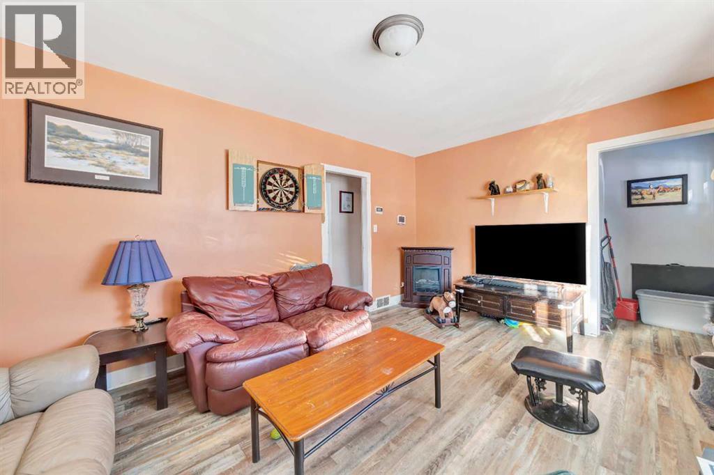 202 1 Street E, Lashburn, Saskatchewan  S0M 1H0 - Photo 8 - A2285303