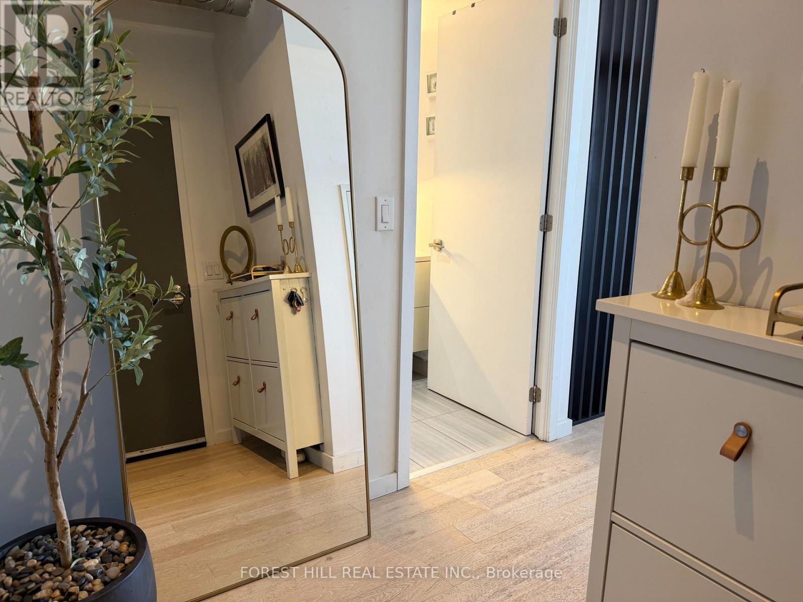 1706 - 170 Bayview Avenue, Toronto (Waterfront Communities), Ontario  M5A 0M4 - Photo 2 - C12775158