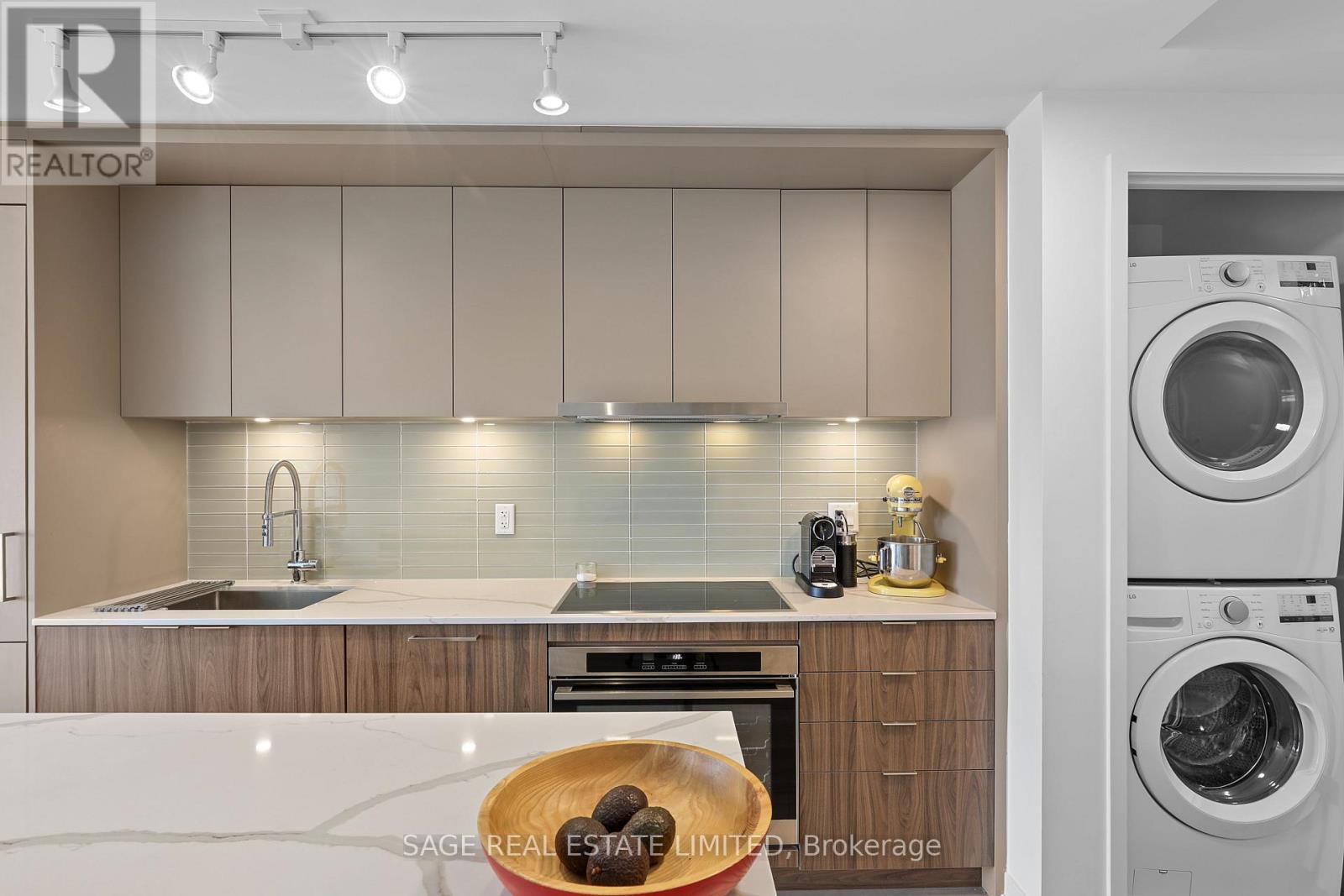 505 - 863 St Clair Avenue W, Toronto, Ontario  M6C 0B2 - Photo 6 - C12775200