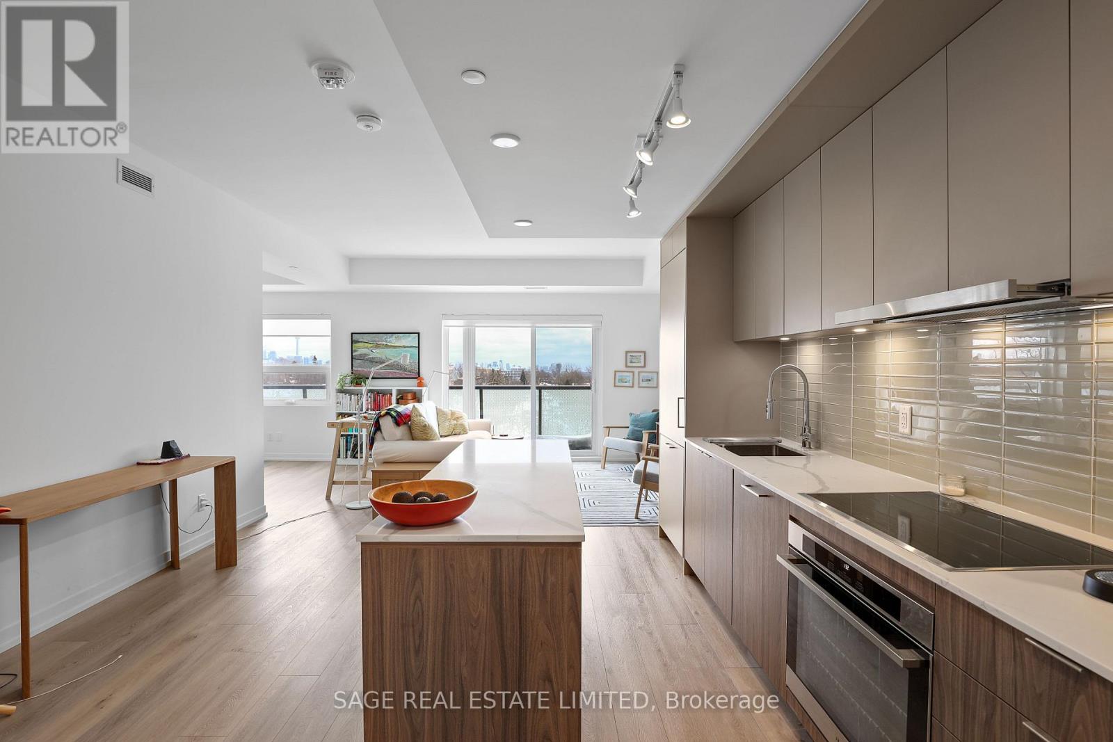 505 - 863 St Clair Avenue W, Toronto, Ontario  M6C 0B2 - Photo 7 - C12775200