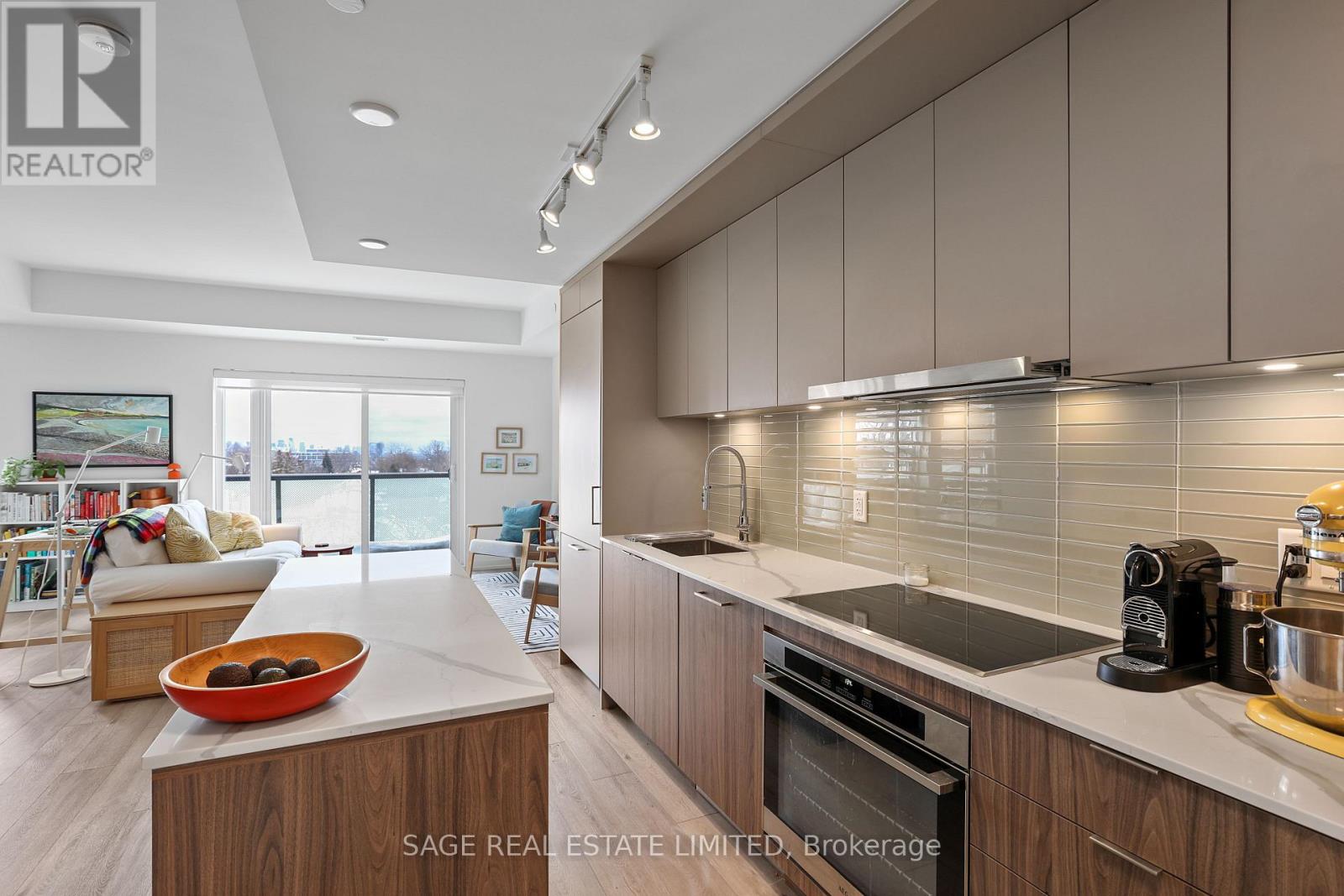 505 - 863 St Clair Avenue W, Toronto, Ontario  M6C 0B2 - Photo 8 - C12775200