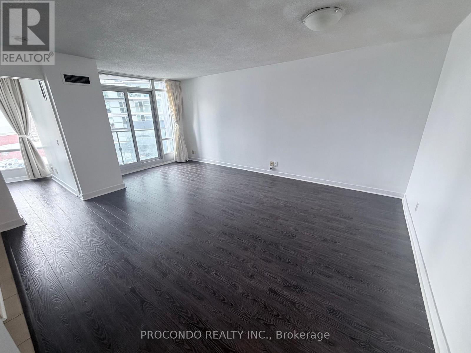 711 - 373 Front Street W, Toronto, Ontario  M5V 3R7 - Photo 2 - C12775288