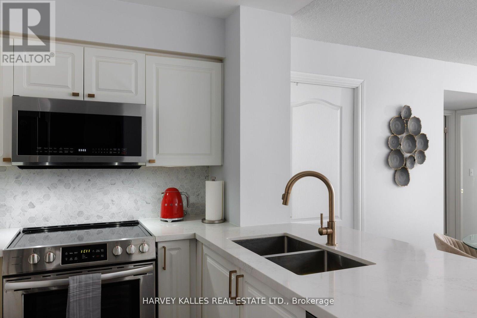 302 - 30 Hayden Street, Toronto, Ontario  M4Y 3B8 - Photo 17 - C12775302