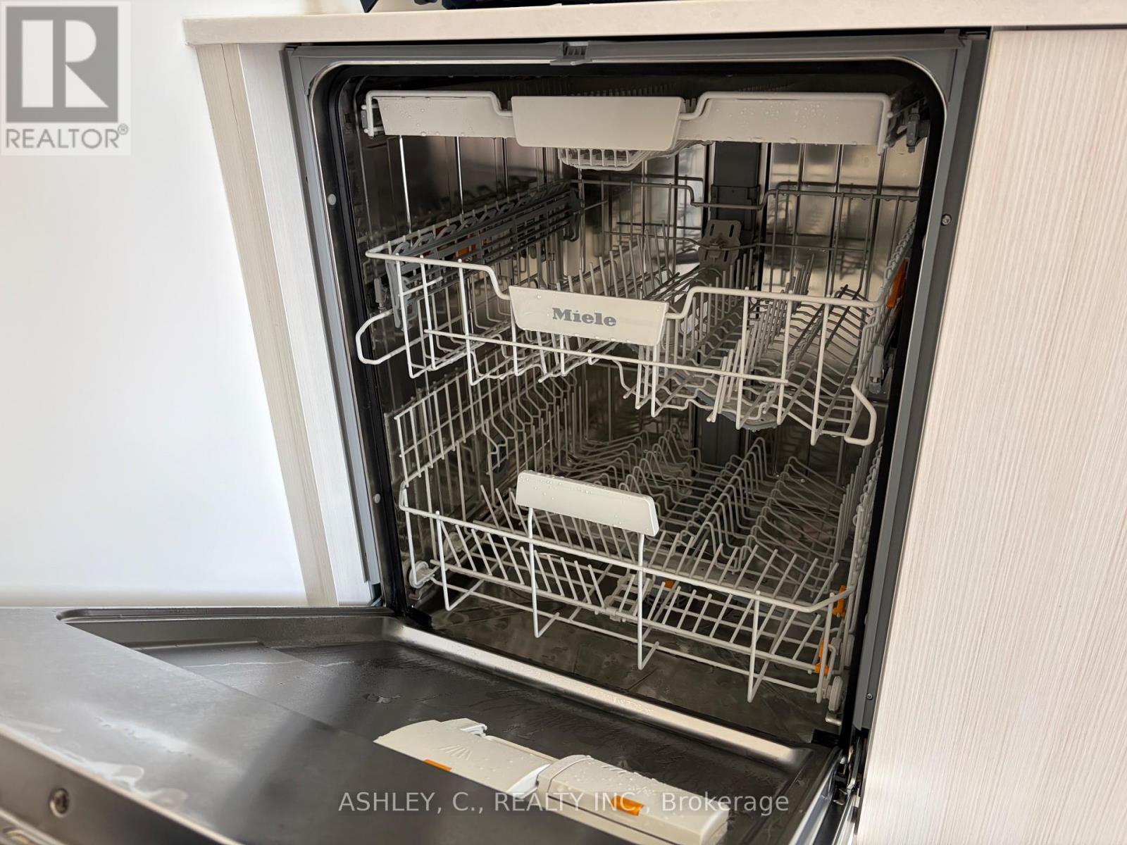 1008 - 1 Quarrington Lane, Toronto, Ontario  M3C 0S4 - Photo 10 - C12775338