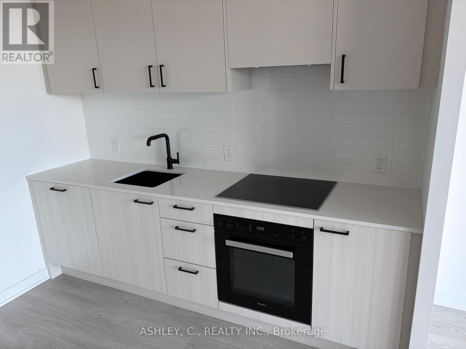 1008 - 1 Quarrington Lane, Toronto, Ontario  M3C 0S4 - Photo 3 - C12775338