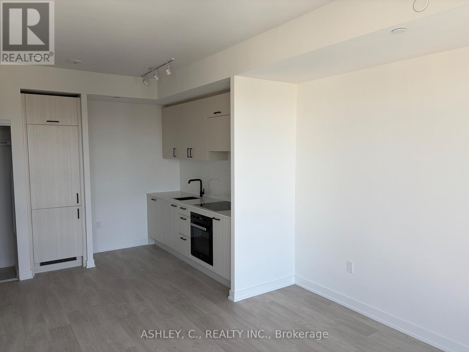 1008 - 1 Quarrington Lane, Toronto, Ontario  M3C 0S4 - Photo 5 - C12775338