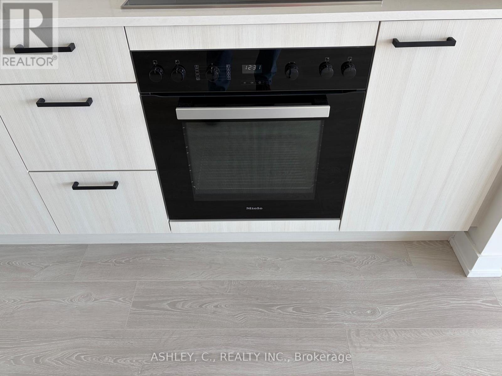 1008 - 1 Quarrington Lane, Toronto, Ontario  M3C 0S4 - Photo 6 - C12775338