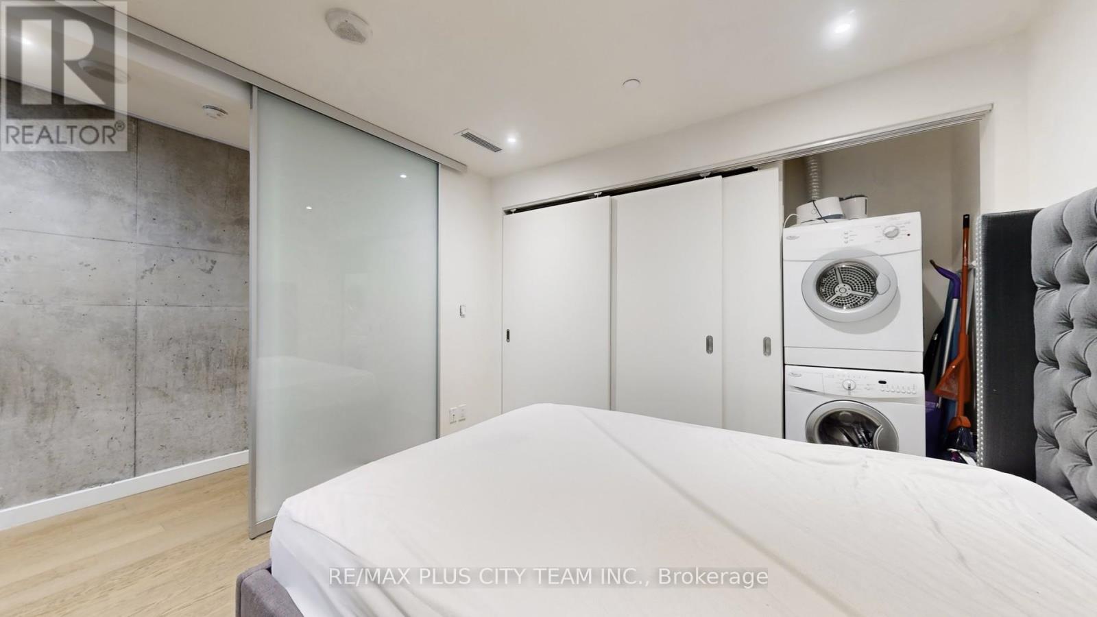 519 - 111 Bathurst Street, Toronto, Ontario  M5V 0M9 - Photo 11 - C12775430