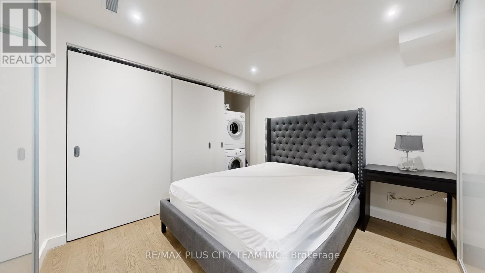 519 - 111 Bathurst Street, Toronto, Ontario  M5V 0M9 - Photo 8 - C12775430