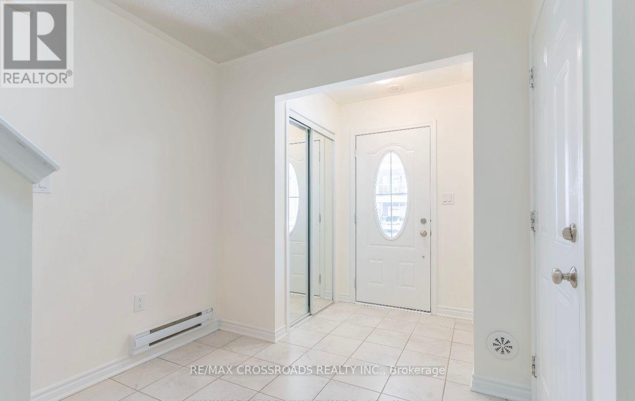 1060 Clipper Lane, Pickering, Ontario  L1X 0E9 - Photo 2 - E12775322